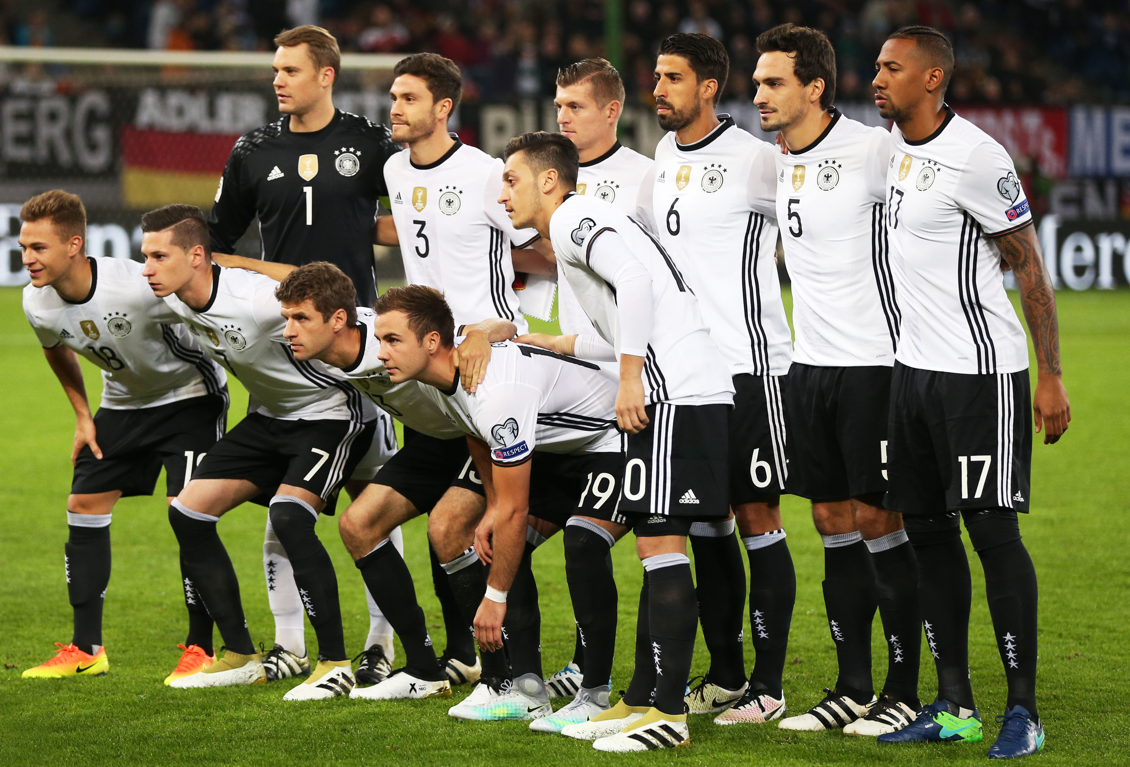 篮球勇士球员三分纪录被打破，全场致敬