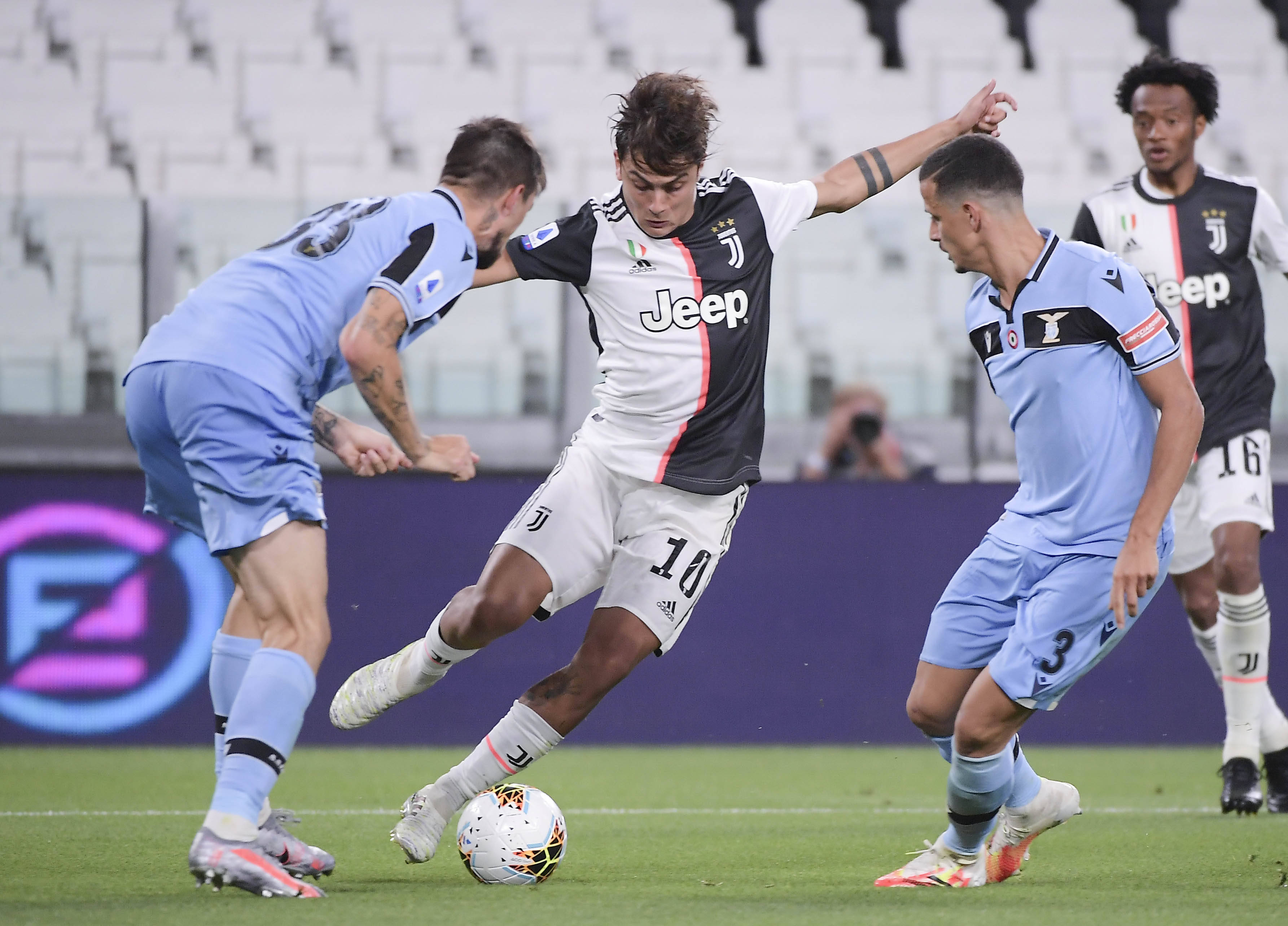 温家宝：球迷的呐喊让我们充满动力，场下我也会跟着他们唱歌