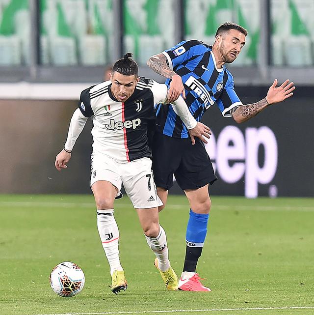 ATP总决赛第5日综述：阿卡3连胜锁定年终第一，德米纳尔赢球晋级